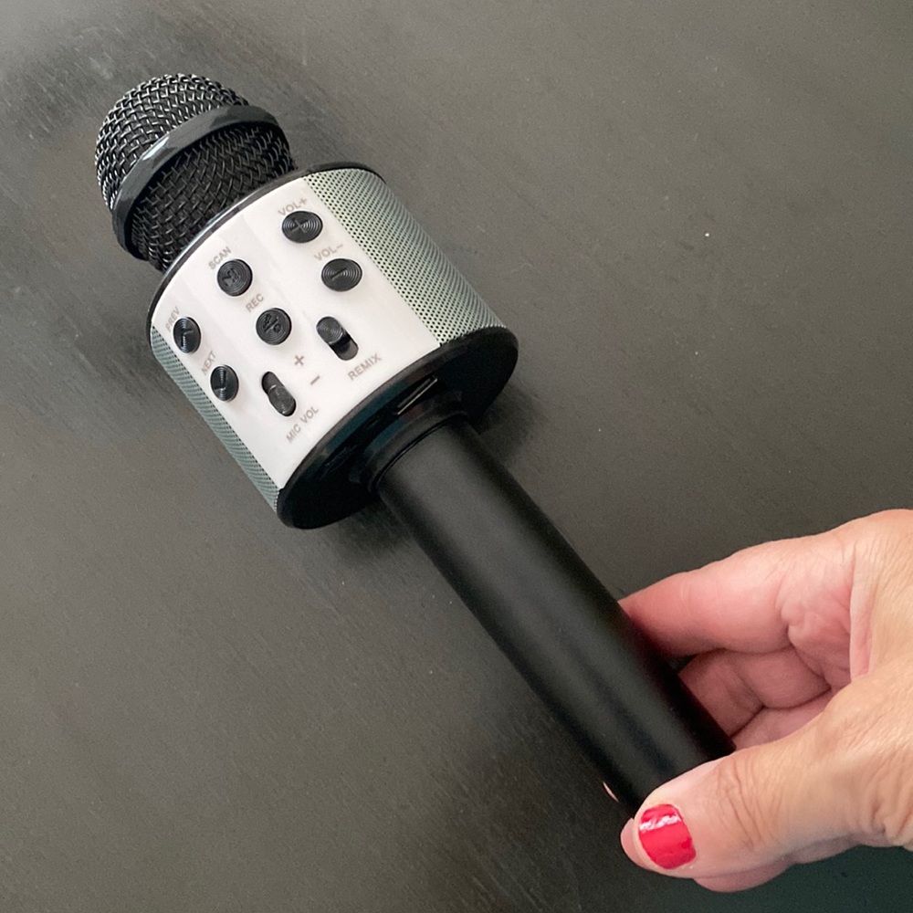 Merkury Wireless Bluetooth Karaoke Microphone- Used